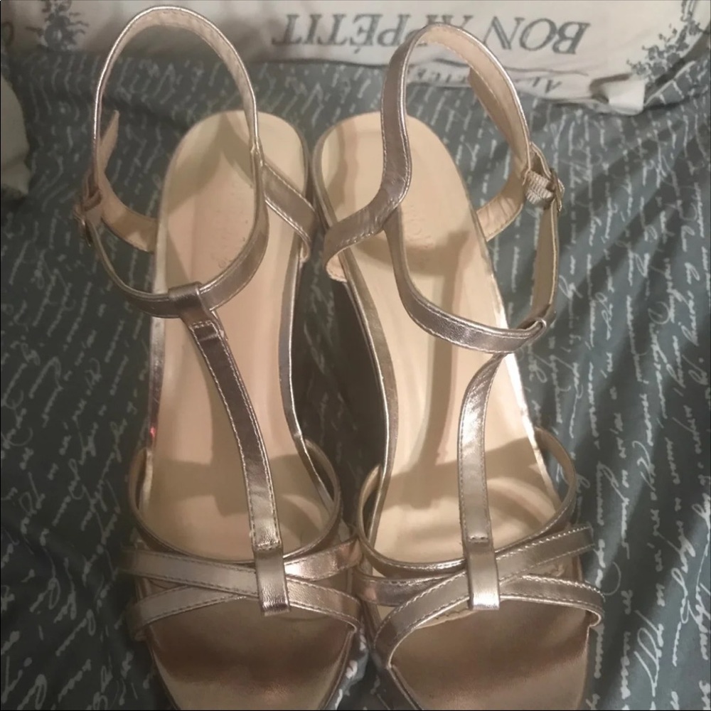 Rose gold wedges